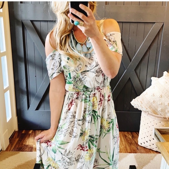 Floral Maxi Dress - Picture 2 of 3
